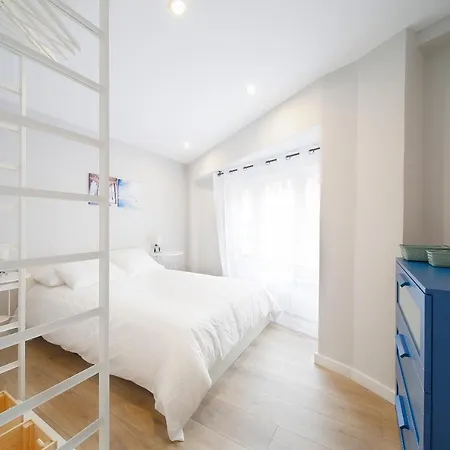 Centro-nautico V Vut * ヒホン